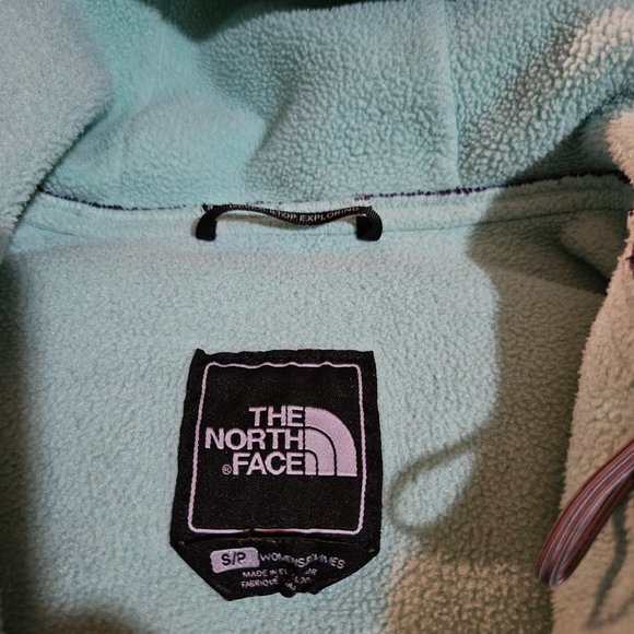 SOLD- Women's North Face Denali Hooded Jacket- size small - Picture 2 of 3